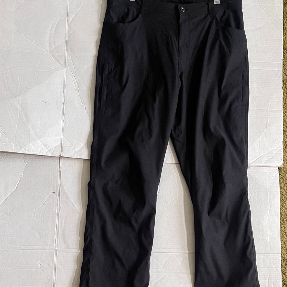 Eddie Bauer Men's Black active pants. 36X32.